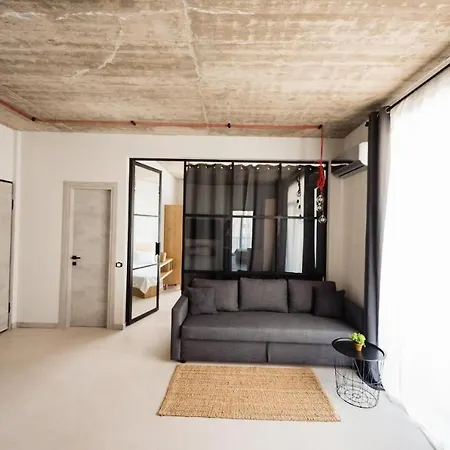 Alex Mnl Lux Mamaia 6 *