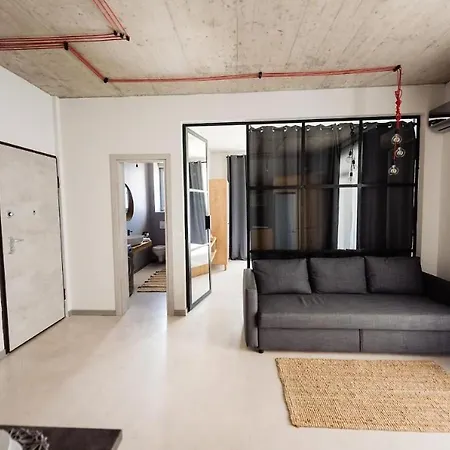 Alex Mnl Lux Mamaia 6 *