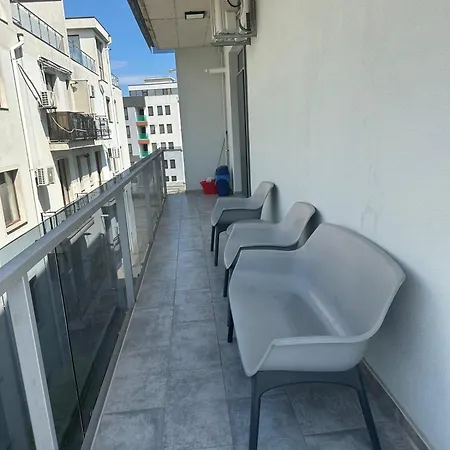 Alex Mnl Lux Mamaia 6 *