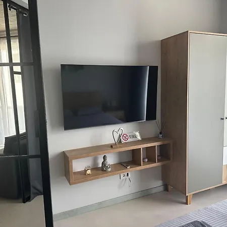 Alex Mnl Lux Mamaia 6 *