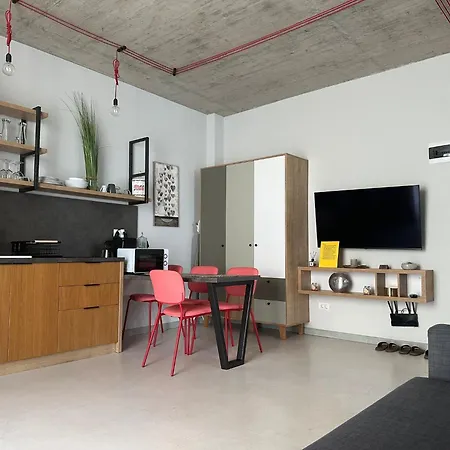 Alex Mnl Lux Mamaia 6 *