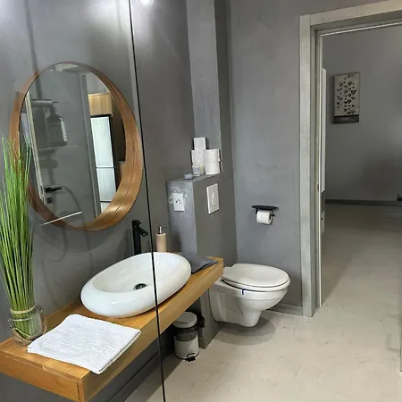 Alex Mnl Lux Mamaia 6 *