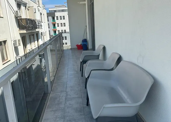 Alex Mnl Lux Mamaia 6 *