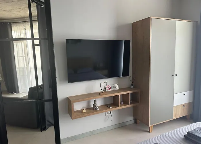 Alex Mnl Lux Mamaia 6 *