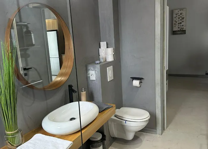 Alex Mnl Lux Mamaia 6 *